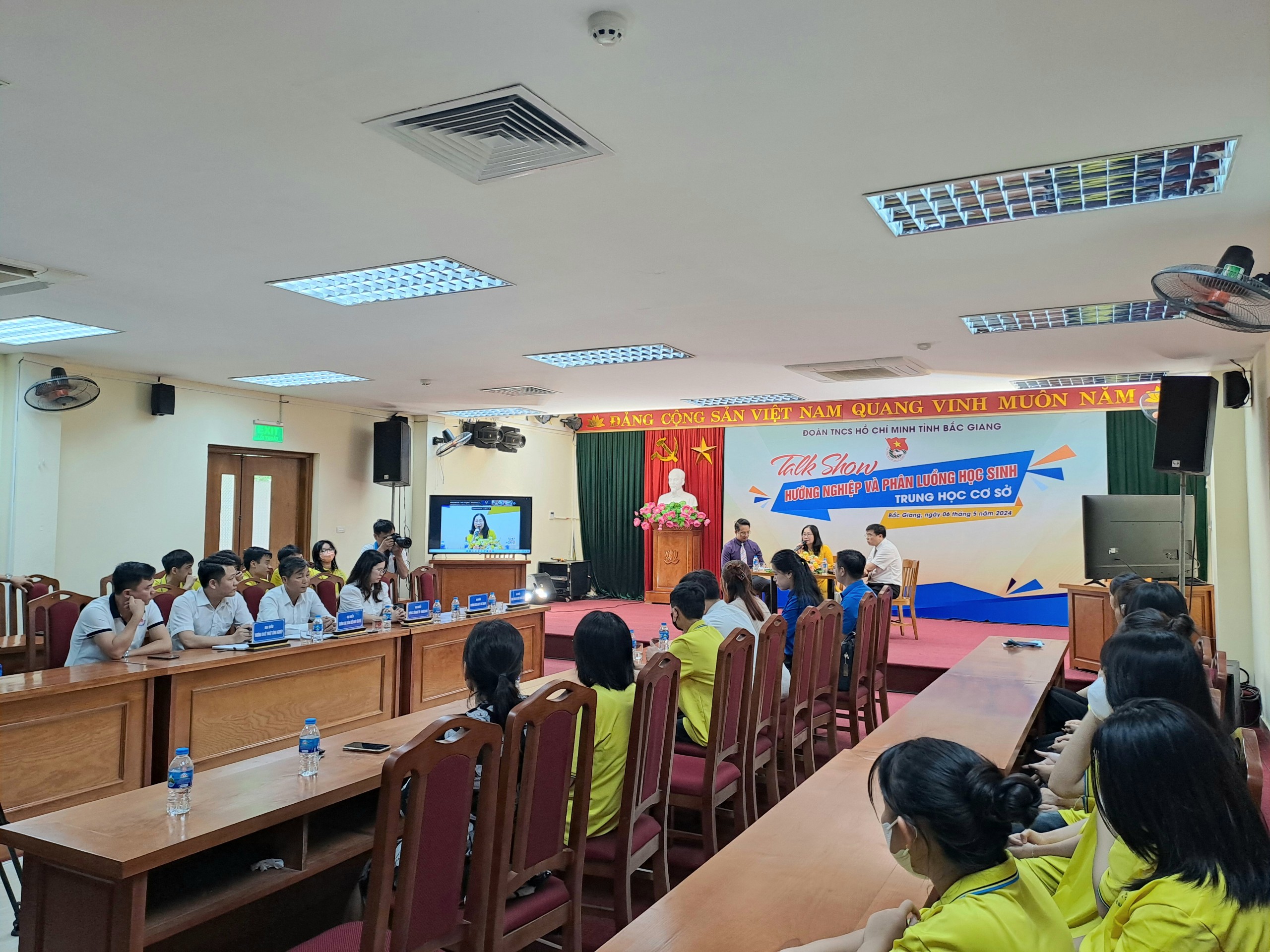 Liên đội trường THCS Lê Lợi tham gia chương trình trực tiếp “ Talk show – Hướng nghiệp và phân luồng , định hướng nghề nghiệp cho học sinh THCS” năm học 2023- 2024