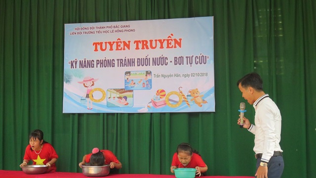 Học bơi tự cứu