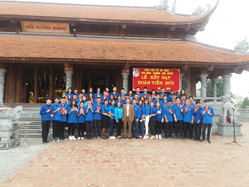 Kết nạp đoàn viên mới trường THCS Ngô Sĩ Liên tại khu di tích lịch sử Thành Xương Giang