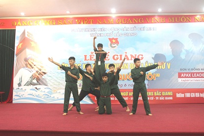 Tiết mục múa Huyền thoại mẹ  của các chiến sĩ tiểu đội 5 lớp học kỳ trong quân đội thành phố Bắc Giang năm 2019