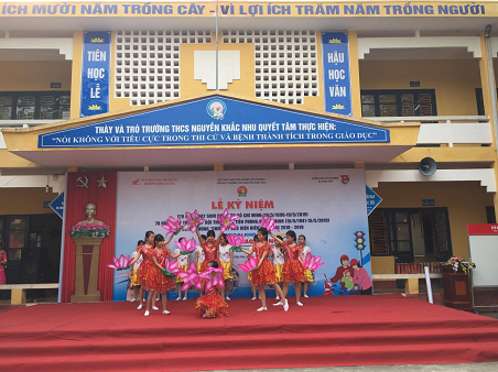 Văn nghệ chào mừng