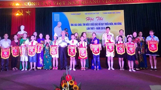 hỘI THI ÔNG BÀ CHÁU