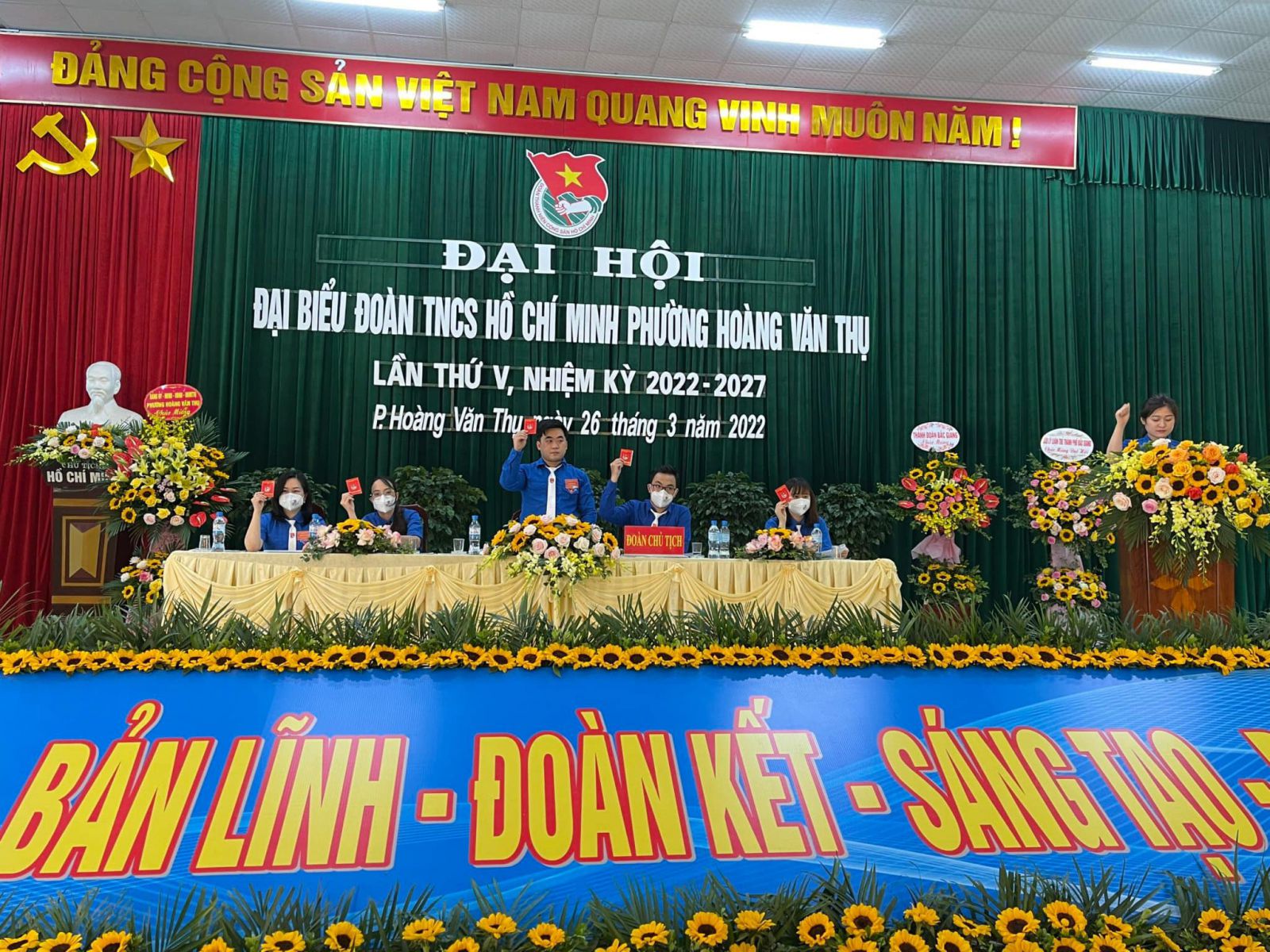 Đoàn chủ tịch điều hành Đại hội