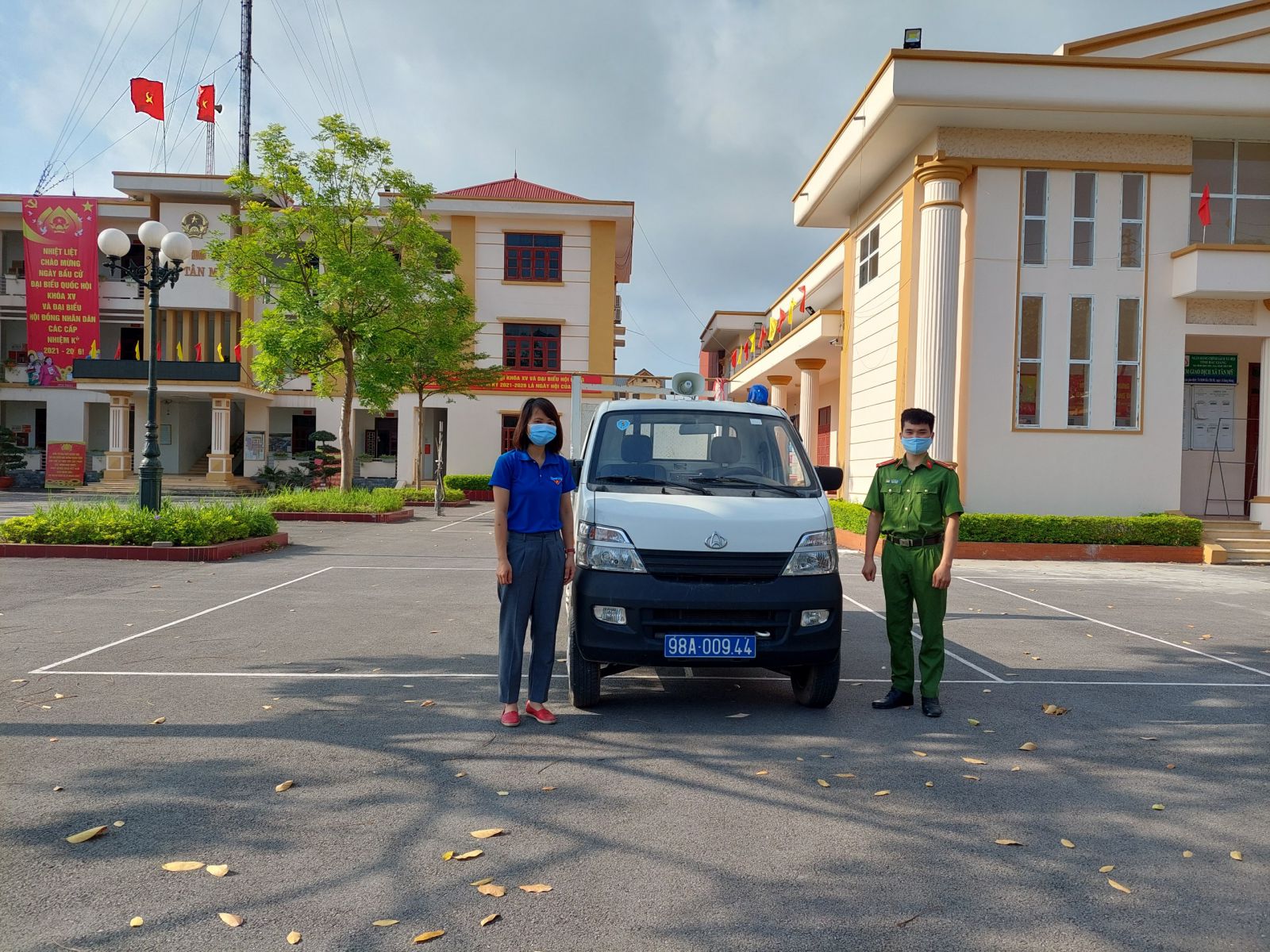 Đoàn xã phối hợp tuyên truyền lưu động phòng chống dịch Covid 19