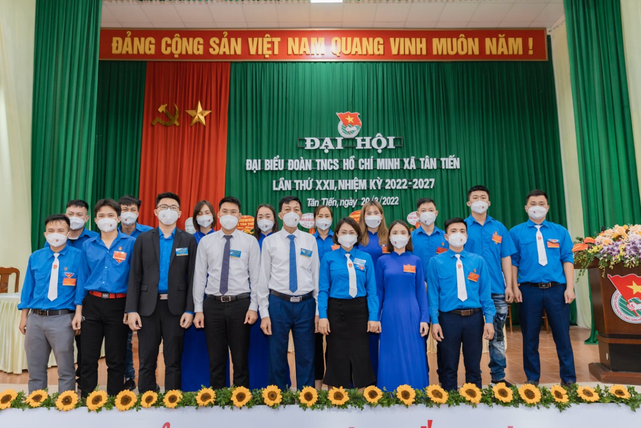 Ban  chấp hành  khoá mới ra mắt Đại hội